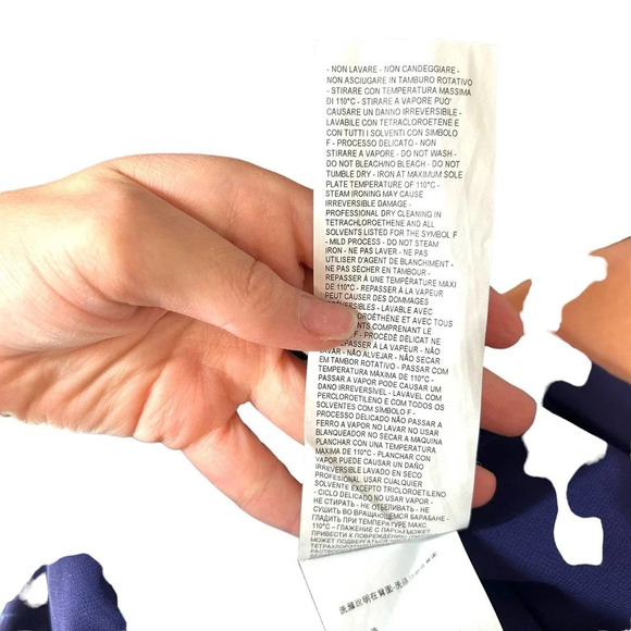 Emporio‎ Armani Blue Runway Model Printed Sleeveless Blouse Size 38 / US 2 - Picture 9 of 10